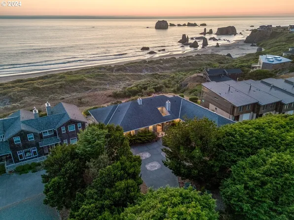 2840 Beach Loop Dr SW, Bandon, OR 97411