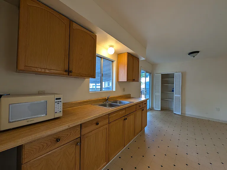 547 N Echo Ave #A — Photo 4