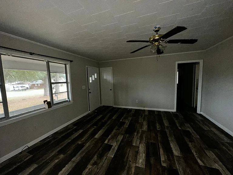 633 Jefferson St — Photo 6