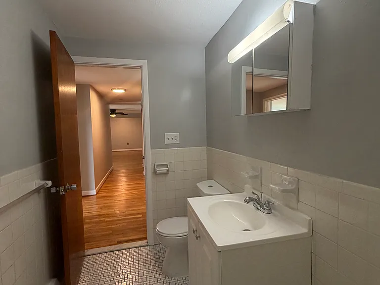 138 Store Ave #3R — Photo 9