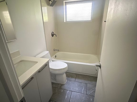 4th image of 710 Meridian Ave APT 4