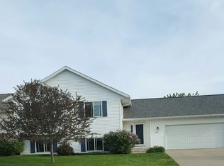 203 4th St, Nicollet, MN 56074