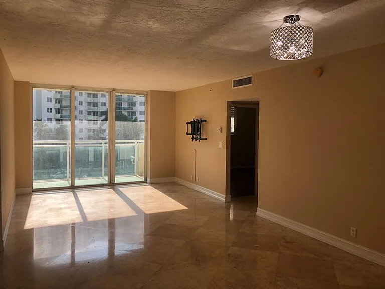 3000 S Ocean Dr #322 — Photo 2