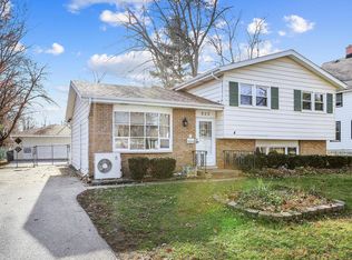 566 Division St, Crete, IL 60417