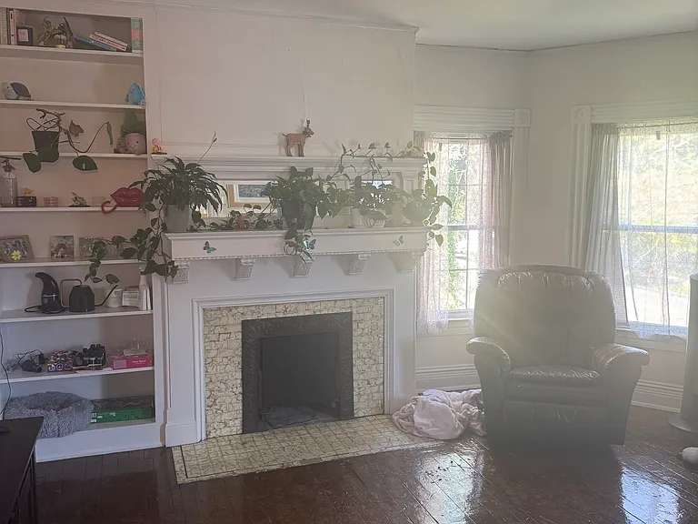 587 University Ave #1 — Photo 9