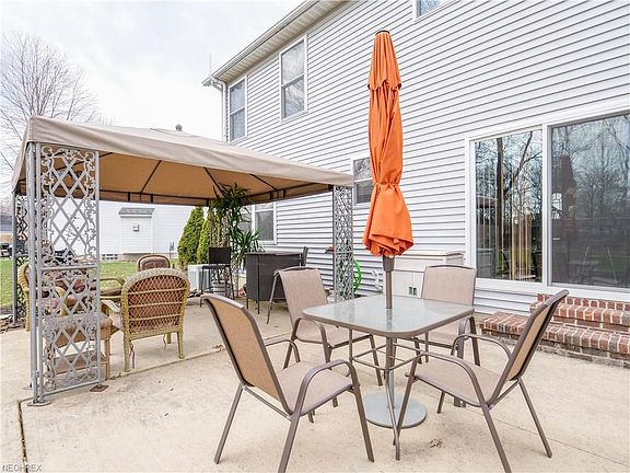 5th image of 449 Alexis Dr