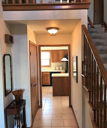 3rd image of 699 Albany Ln