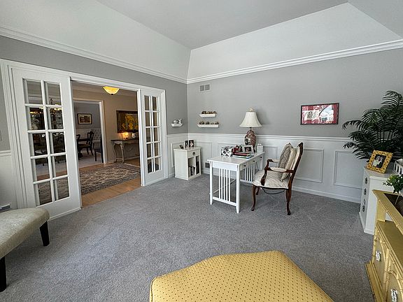 5th image of 950 Aster Ln