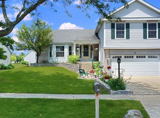 14 Brookstone Dr, Streamwood, IL 60107