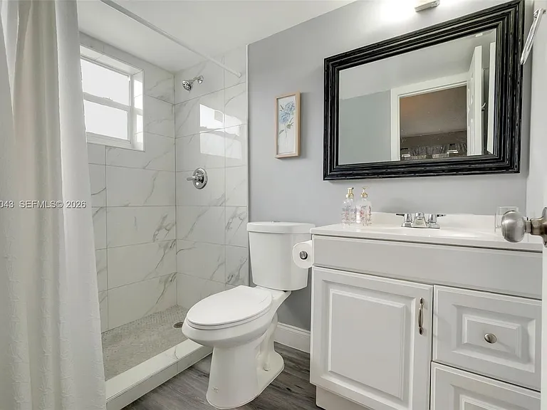 1001 NW 45th St #6 — Photo 17