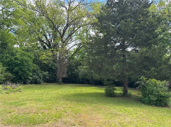 104 Henry M Turner St, Abbeville, SC 29620