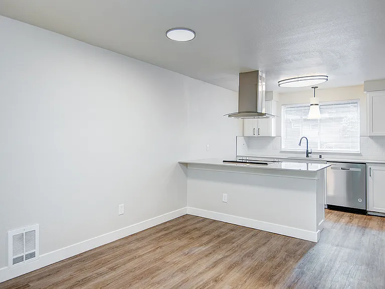 Westvue Apartments — Photo 41