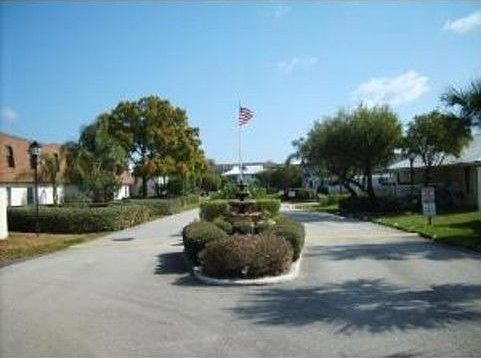 2nd image of 222 SE Village Dr