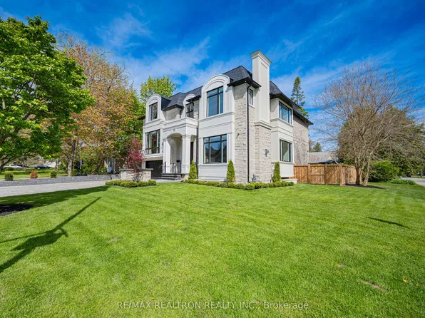 16 Ballyronan Rd, Toronto, ON M3B 1V1
