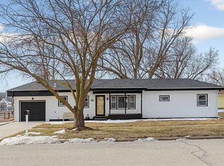 44 7th St, Woodbine, IA 51579