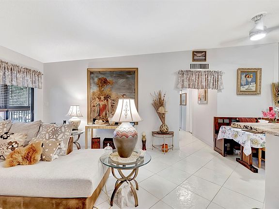5th image of 7202 Ashmont Circle #213