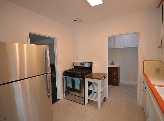 3rd image of 1690 Fairview St