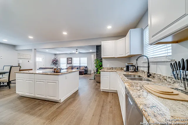 811 W Kings Hwy — Photo 41