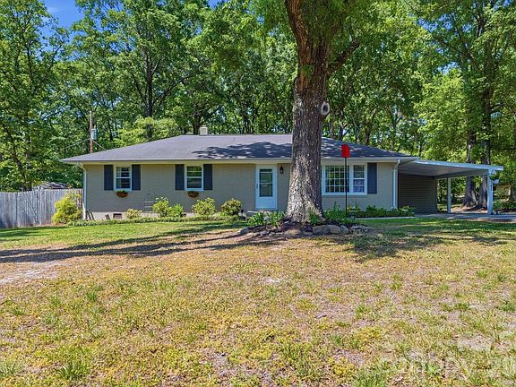 3rd image of 2522 Doster Rd