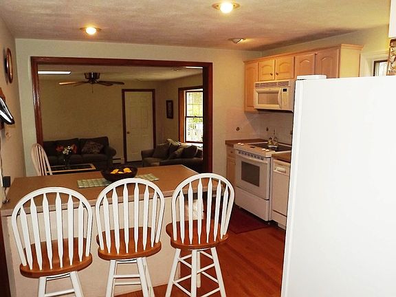 3rd image of 15 Baldwin Dr