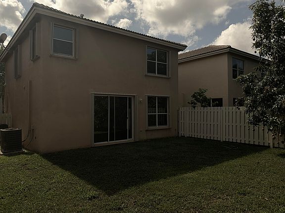 2nd image of 4380 Lake Lucerne Cir
