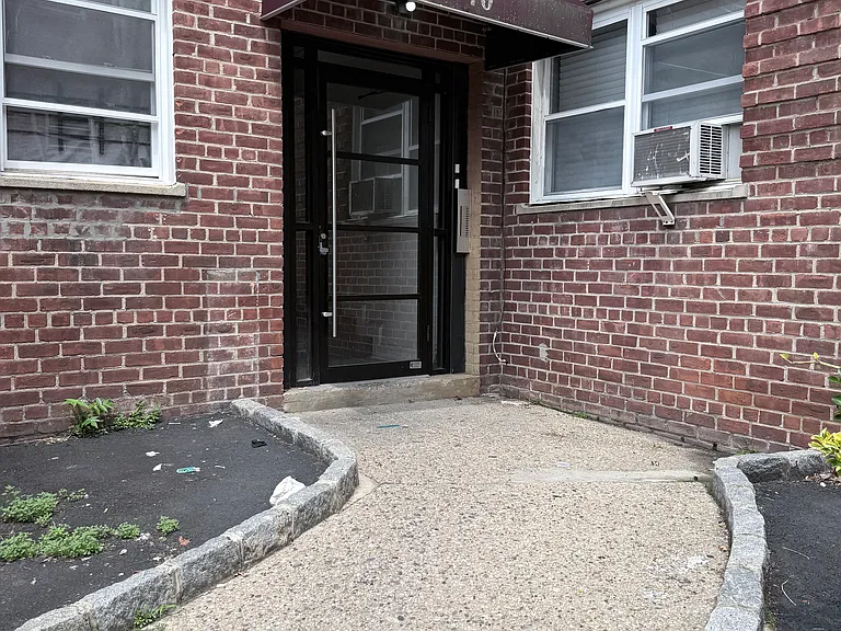 70 Crawford St — Photo 39