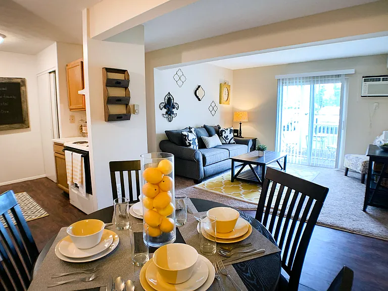Crown Station Apartments — Photo 40