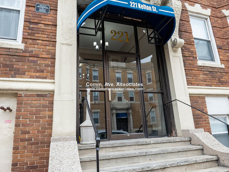 2nd image of 221 Kelton St #19