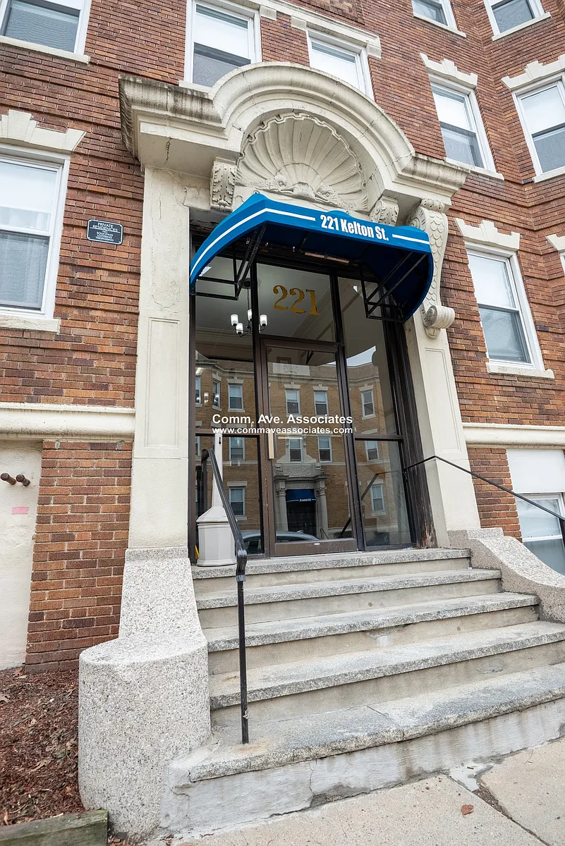 Building Photo - 221 Kelton St #4