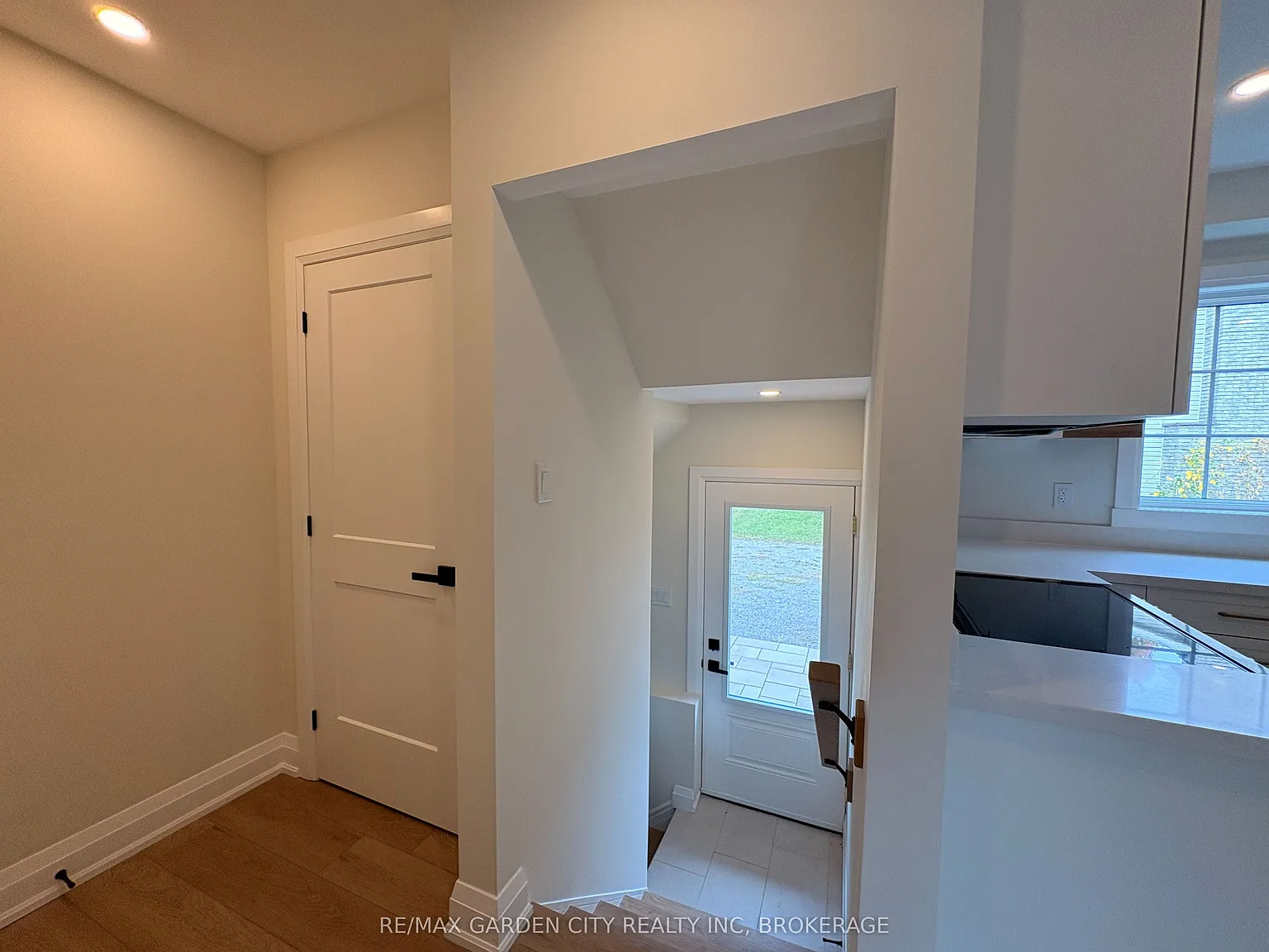 1105 Haist St — Photo 4