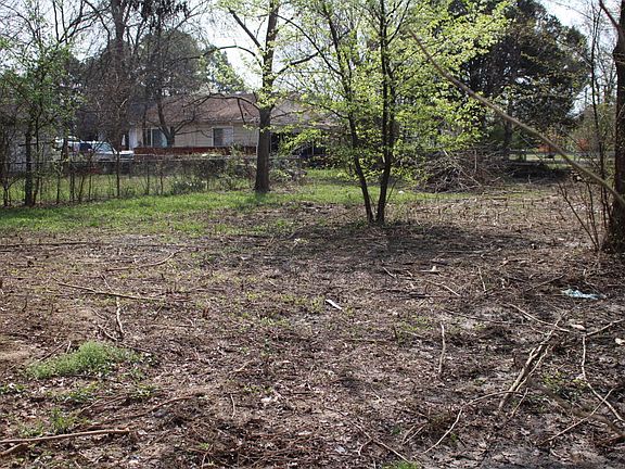 3rd image of 606 S Knoxville Ave