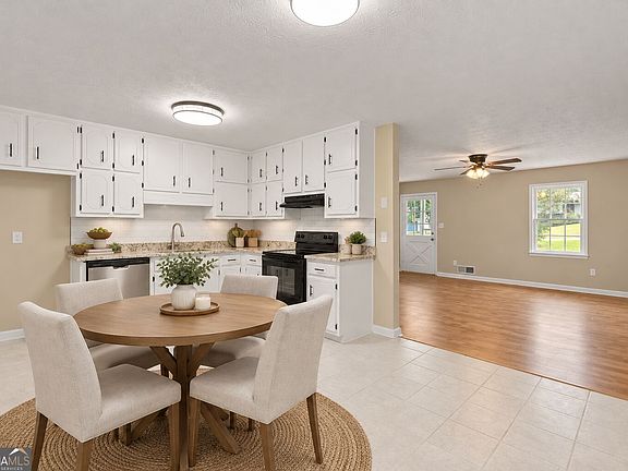 5th image of 285 Amanda Ct