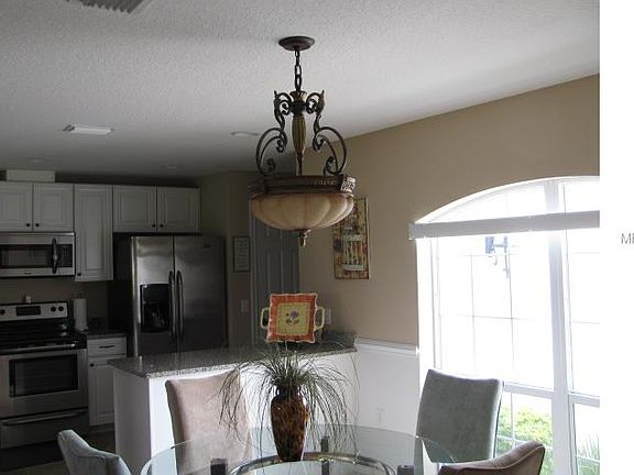 5th image of 850 Susan Pl
