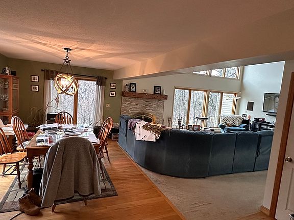 3rd image of 1591 Southbridge Rd