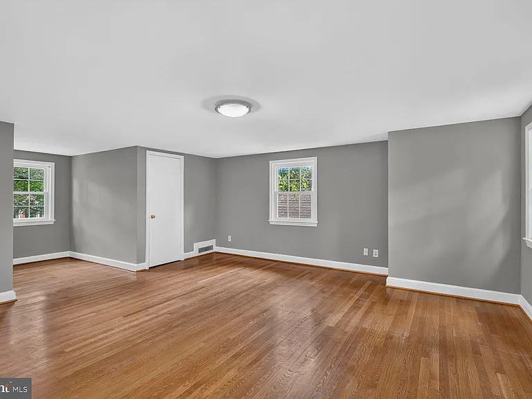 7215 Rollingwood Dr — Photo 21