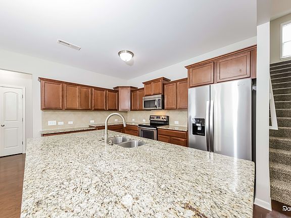 5th image of 459 Shady Grove Ct