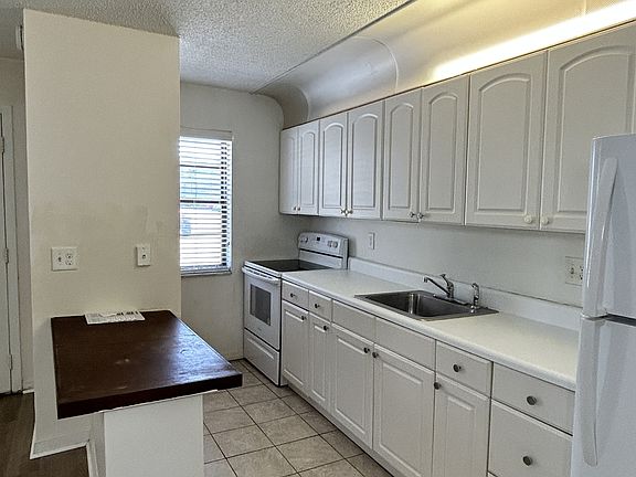 5th image of 1041 SE Monterey Rd APT B5