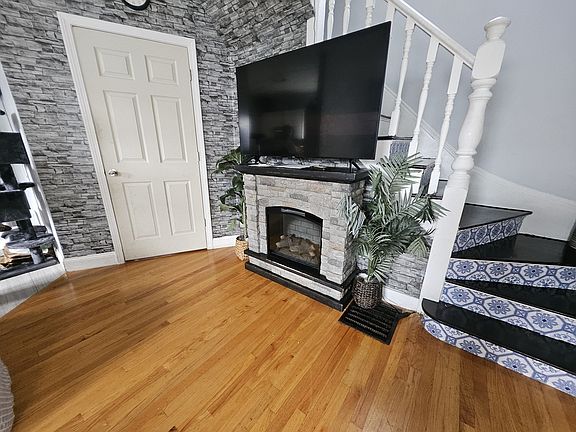5th image of 30 Clifton Ave