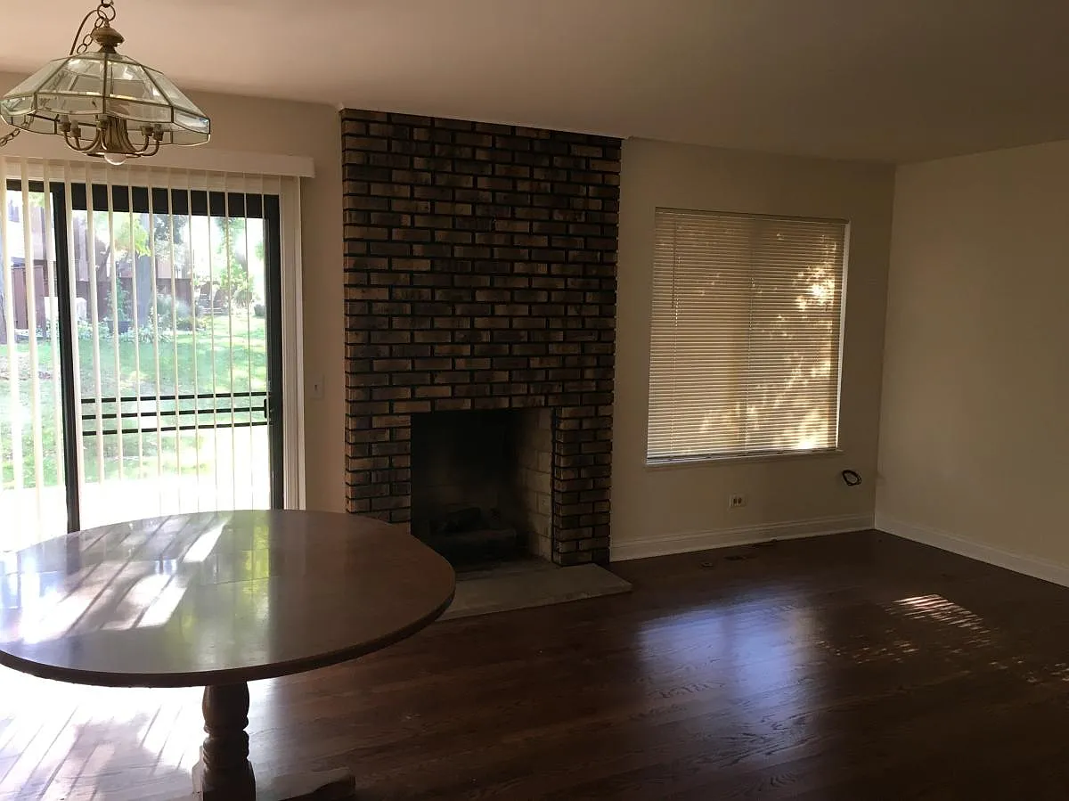 2 bed, 1.5 bath, 1477 sqft, $2,350 — Photo 2