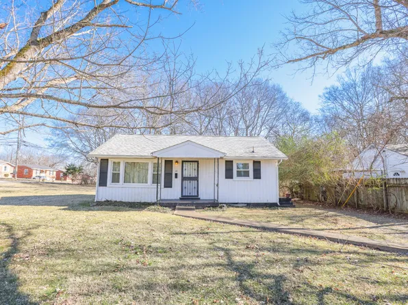 903 W Happy Hollow Dr, Clarksville, TN 37040