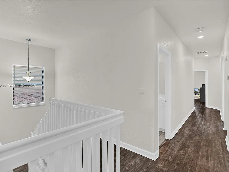 2502 NE 1st St — Photo 18