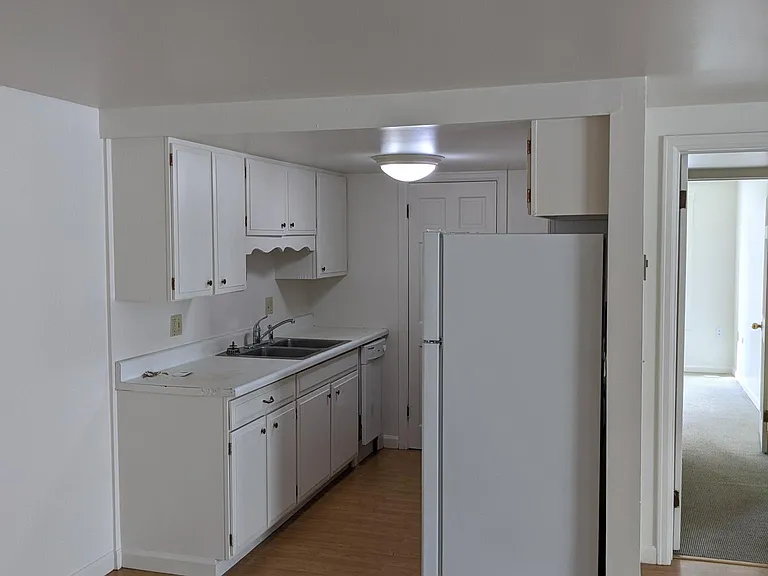 348 College St — Photo 13