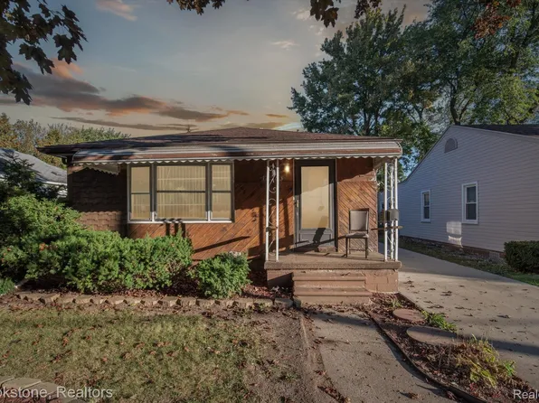 18383 Hazelwood St, Roseville, MI 48066