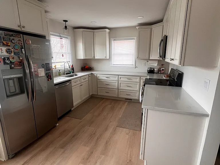 96 Featherstone Dr — Photo 2