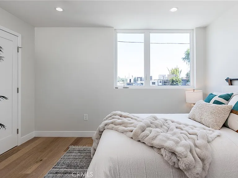 2824 Rowena Ave #A — Photo 16