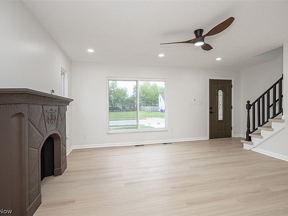 3rd image of 3896 Strandhill Rd