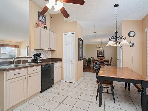 3rd image of 7205 Oakwood Ave