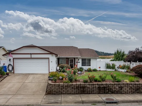 213 NE Plum Ridge Dr, Winston, OR 97496