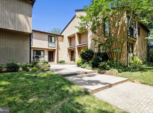 3132 Eakin Park Ct, Fairfax, VA 22031