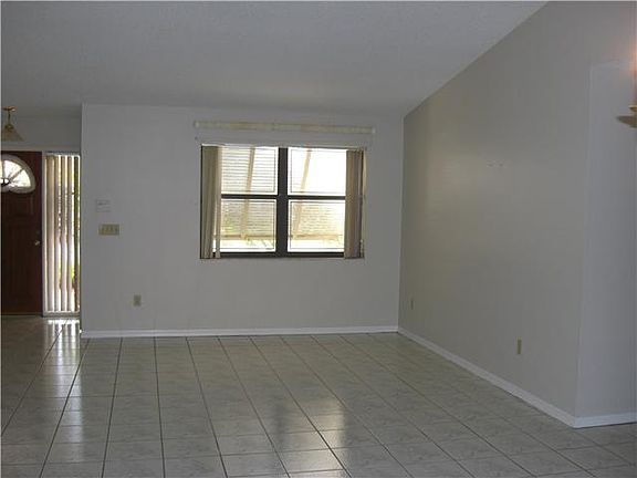 4th image of 6300 Sedgewyck Cir W